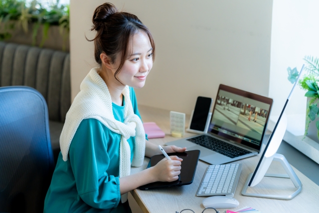 WEBデザイナー（動画クリエイター）募集！銀座勤務・正職員登用制度あり・年収60万円以上Cphk708